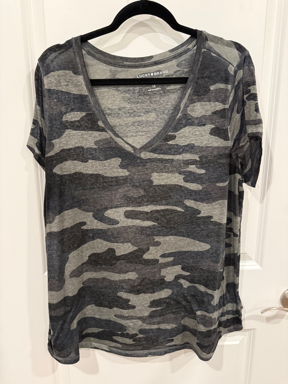 Lucky Brand Women's Gray Camouflage V-Neck Tee